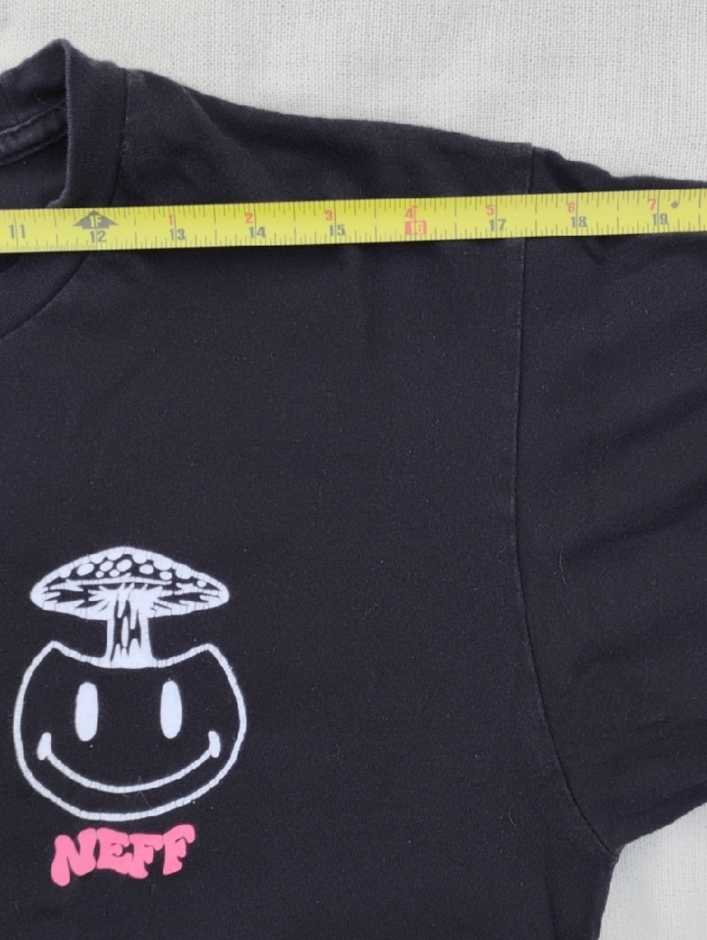 Neff Mushroom Graphic Tshirt Medium - Picture 6 of 13